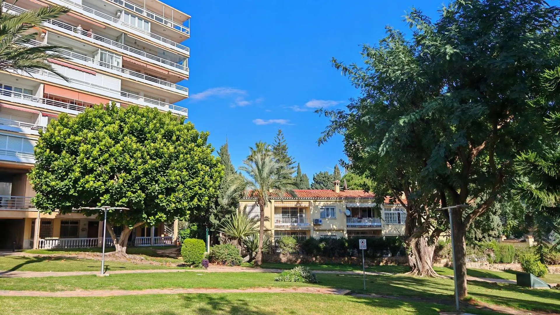 Casa Rosa At Green Parrot Apartments At Carihuela Torremolinos